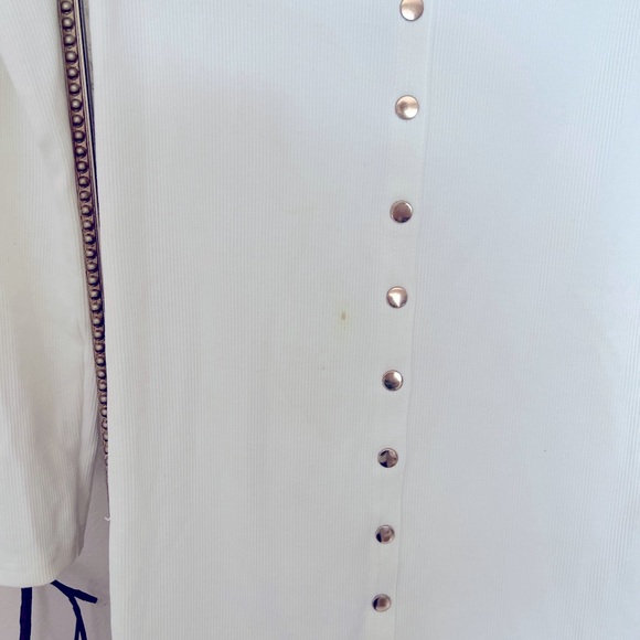 Size M fits more like a small, long, fitted cream color with gold metal snaps - Picture 13 of 15